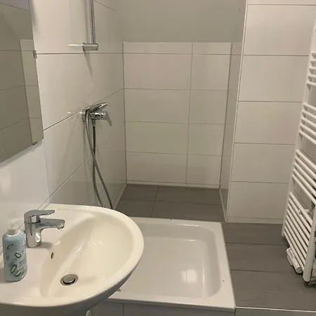 Apartment Monteurwohnungen Direkt An Der Basf Tor 5 *